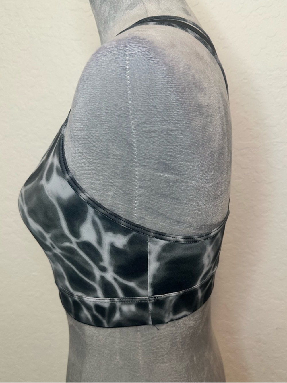 Victoria’s Secret Sport Longline Sports Bra Strappy Back Gray Marble Print - Picture 3 of 4